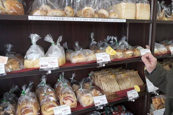 湯本駅前のPICOTのパン
