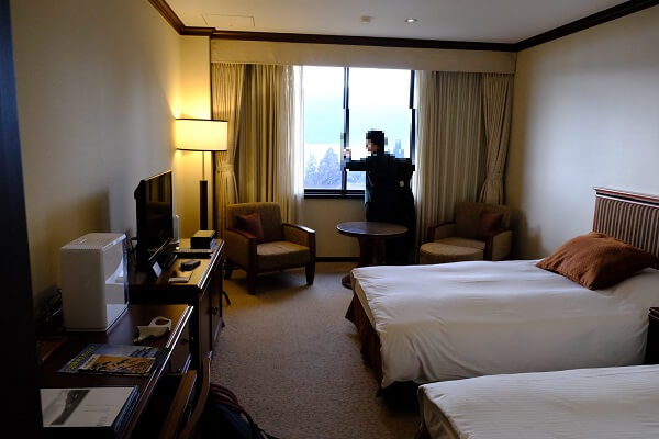 小田急山のホテル部屋。ツイン。