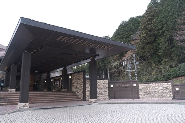小田急山のホテルエントランス