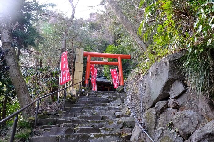 玉簾神社の階段の上